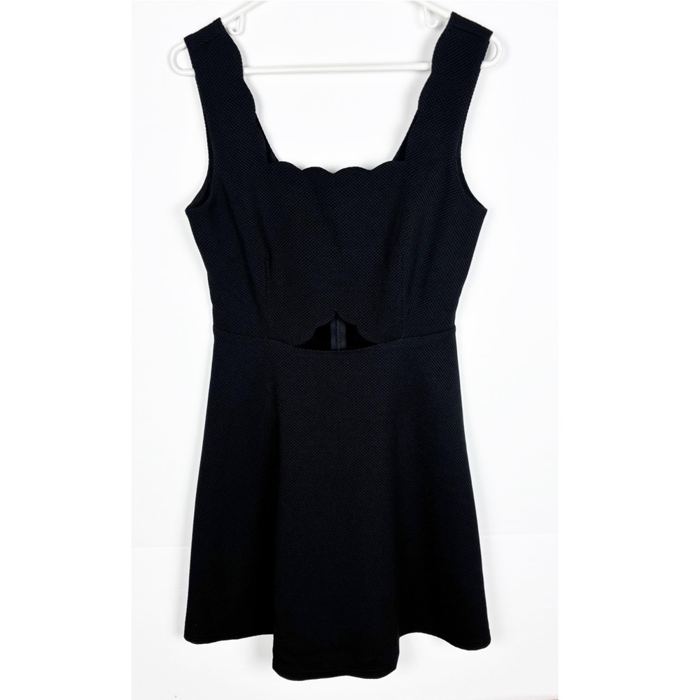 Alya Francesca’s  Dress Size Medium Fit & Flare Black Scalloped Cut Out - Picture 2 of 8